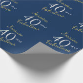 Aangepast 40 en Fabulous Blue 40th Birthday Cadeaupapier (Hoek)