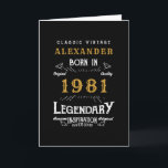 Aangepast 40e verjaardag, geboren in 1981  zwart kaart<br><div class="desc">Een gepersonaliseerde klassieke verjaardagskaart voor de viering van die verjaardag voor iemand die in 1981 werd geboren en 40 werd. Voeg de naam toe aan dit retro-stijl zwart, wit en gouddesign voor een aangepast cadeau voor 40ste verjaardag. Bewerk eenvoudig de naam en het jaar met de sjabloon die u hebt...</div>