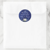 Aangepast 65e wit-rozen jubileumfeest ronde sticker (Tas)