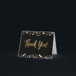 Aangepast 70e verjaardag zwart gouden witte confet bedankkaart<br><div class="desc">Vier de mijlpaal van het draaien van 70 in stijl met onze "Custom 70th Birthday Black Gold White Confetti Thank You Card." Deze elegante en chique kaart is de perfecte manier om je dankbaarheid uit te drukken aan vrienden en geliefden die je speciale dag nog memorabeler hebben gemaakt. Belangrijkste kenmerken:...</div>