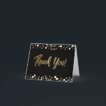 Aangepast 70e verjaardag zwart gouden witte confet bedankkaart<br><div class="desc">Vier de mijlpaal van het draaien van 70 in stijl met onze "Custom 70th Birthday Black Gold White Confetti Thank You Card." Deze elegante en chique kaart is de perfecte manier om je dankbaarheid uit te drukken aan vrienden en geliefden die je speciale dag nog memorabeler hebben gemaakt. Belangrijkste kenmerken:...</div>