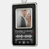 Aangepast afbeelding en favoriete liedje voor paar verzilverd omlijst ornament (Links)