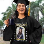 Aangepast afstuderen Afstuderen van foto's gefelic T-shirt<br><div class="desc">Afstuderen het Afstuderen van de Foto feliciteert Douane T-Shirt is groot om het afstuderen te draag en te verrassen. Het is een mooi cadeau van familieleden, vrienden en medewerkers aan de afstuderen. Vervang je gegevens en foto. De afstuderen zal trots zijn op zijn afstuderen en erkenning. Prachtig om te gebruiken...</div>