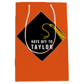 Aangepast Afstuderen Oranje Middelgrote Gift Bag Medium Cadeauzakje (Voorkant)