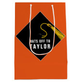 Aangepast Afstuderen Oranje Middelgrote Gift Bag Medium Cadeauzakje (Achterkant)