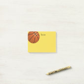 aangepast basketbalartikel dat hij opmerkt om je t post-it® notes (Op bureau)