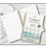 Aangepast bedrijf Logo QR Code Planner Kalender<br><div class="desc">Personaliseer deze planner/agenda eenvoudig met uw eigen bedrijfs-logo en bedrijfsinformatie. Daarnaast kunt u een achtergrondkleur selecteren die past bij het merkontwerp van uw bedrijf. U hebt ook de extra functie van de volledige jaarkalender rechts op de cover voor eenvoudige referentie. Als u specifieke ontwerpverzoeken hebt of hulp nodig hebt, stuur...</div>