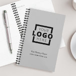 Aangepast bedrijf voor Logo, promotioneel grijs Planner<br><div class="desc">Pas deze planner eenvoudig aan met uw eigen bedrijfsinformatie en logo. Breng merkaanpassing aan het volgende niveau door een achtergrondkleur te selecteren die overeenkomt met uw merkkleur.</div>