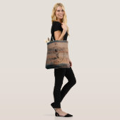 Aangepast bijtend hout, textiel en meer monogram tote bag (Op model)