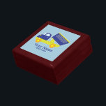 Aangepast blauw en groen handschoen voor construct cadeaudoosje<br><div class="desc">Dit schattige maar robuuste ontwerp van een vuilniswagen is perfect voor de jongen (of meisje) die van bouwwagens houdt. De taxi en het vuilnisbed zijn koninklijk blauw en de vrachtwagenbasis is lichtgroen. Pas dit keepaardvakje met de naam van uw vrachtwagenliefhebber aan en voeg een geboortedatum of een andere lijn van...</div>