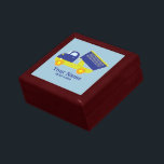 Aangepast blauw en groen handschoen voor construct cadeaudoosje<br><div class="desc">Dit schattige maar robuuste ontwerp van een vuilniswagen is perfect voor de jongen (of meisje) die van bouwwagens houdt. De taxi en het vuilnisbed zijn koninklijk blauw en de vrachtwagenbasis is lichtgroen. Pas dit keepaardvakje met de naam van uw vrachtwagenliefhebber aan en voeg een geboortedatum of een andere lijn van...</div>