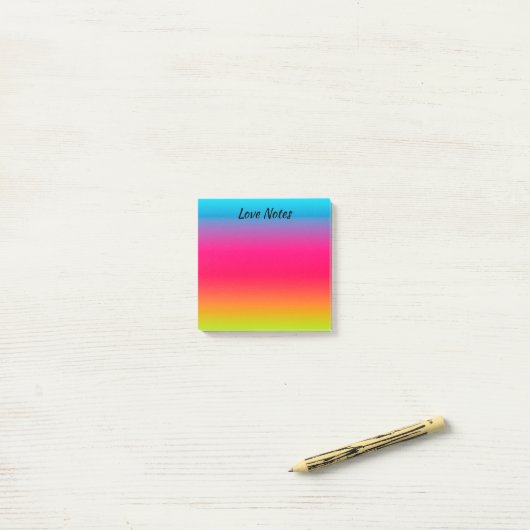 Aangepast blauw, roze en groen/geel post-it® notes (Op bureau)