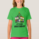 Aangepast Charlie Brown en Friends Winter Birthday T-shirt<br><div class="desc">Viel je verjaardag op met dit superschattige shirt van de verjaardag van de pinda's.</div>
