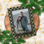 Aangepast Chic Buffalo Lumberjack Patroon Gold Folie Feestdagenkaart<br><div class="desc">Het klassieke kerstvakantieseizoen van tegenwoordig is groen, wit, zwart en gouden folie, met de kleur Buffalo lumberjack plaid tartan patroon. Met optie om met een foto en (beperkte) tekst van uw keus aan te passen of te personaliseren. Met ruimte om de tekst op de voorkant aan te passen of te...</div>