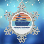 Aangepast cruiseschip Sunset Familievakantie Tin Sneeuwvlok Ornament<br><div class="desc">Koel een aangepast cruiseschip met kerstversiering voor je familiereünie of een lenteseizoen naar Bermuda,  de Bahama's of de Caraïben. Pas deze schattige koepel aan met je familienaam en bestemming of jaar.</div>