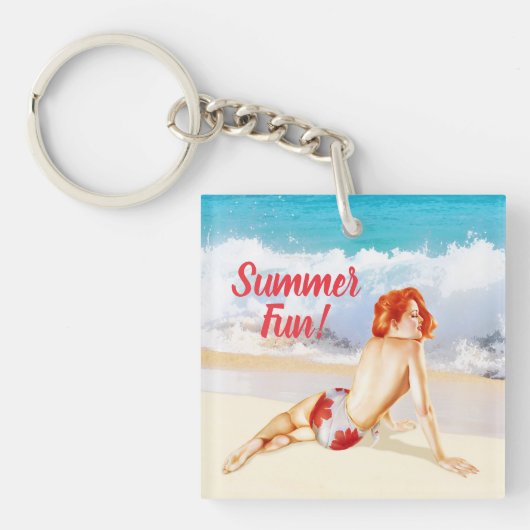Aangepast,  en retro 1950s strand pin-up girl, sleutelhanger (voorkant)