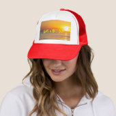 Aangepast fijne dag beeld en tekst rode kleur trucker pet (In situ)