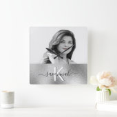 Aangepast foto-monogram zilver naamscript modern vierkante klok (Huis)