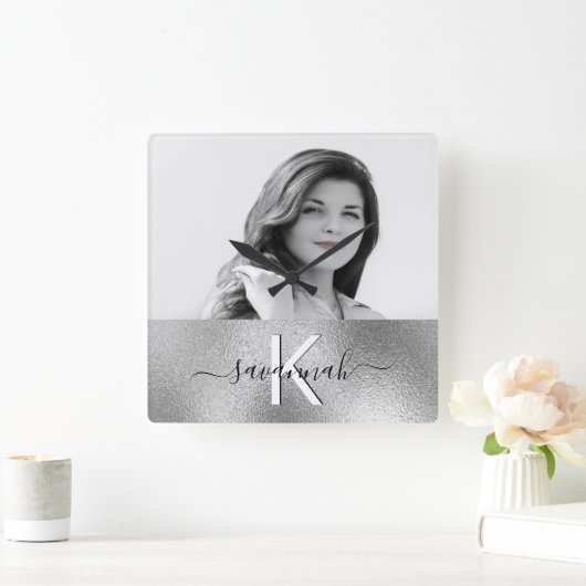 Aangepast foto-monogram zilver naamscript modern vierkante klok (Huis)