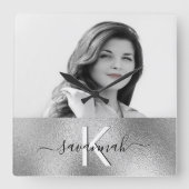 Aangepast foto-monogram zilver naamscript modern vierkante klok (Voorkant)