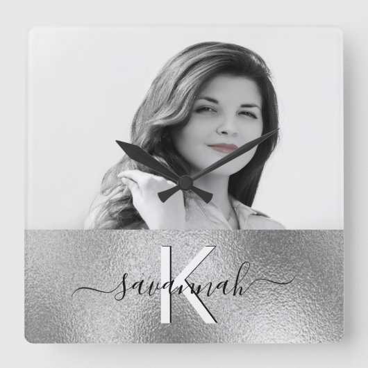 Aangepast foto-monogram zilver naamscript modern vierkante klok (Voorkant)