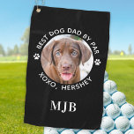 Aangepast foto-paar Aangepast monogram Aangepast f Golfhanddoek<br><div class="desc">Beste vader met vader... Twee van je favoriete dingen, golf en je hond. Nu kun je je beste vriend meenemen terwijl je 18 gaten speelt. Pas deze hondengolfhanddoeken aan met je favoriete foto en naam. Geweldig geschenk voor alle golf en hondenliefhebbers, van de hond! COPYRIGHT © 2020 Judy Burrows, Black...</div>