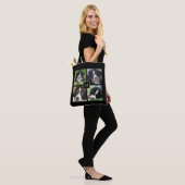 Aangepast fotocollage zwart monogram tote bag (Op model)