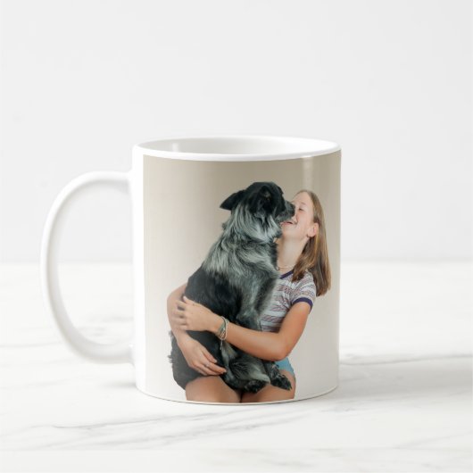 Aangepast fotomeisje en hond koffiemok (Links)