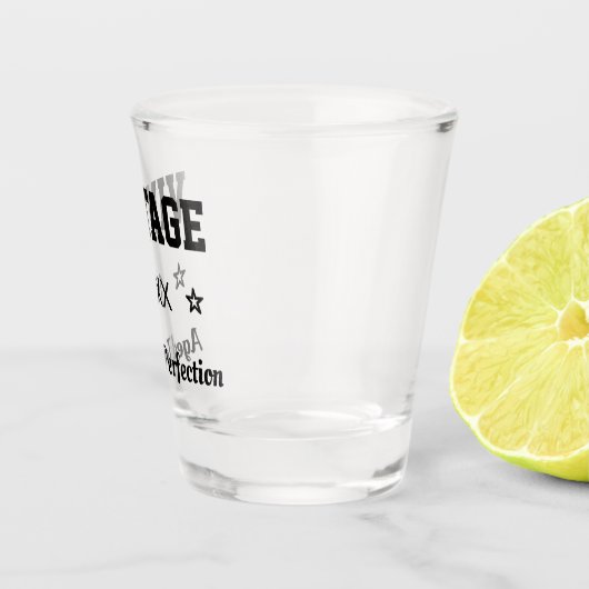 Aangepast geboortejaar tot in de perfectie geschot shot glas (Rechts)