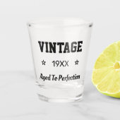 Aangepast geboortejaar tot in de perfectie geschot shot glas (Voorkant)