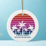 Aangepast gebruik van Beach Cruise Family Reunion  Keramisch Ornament<br><div class="desc">Koel een aangepaste strandzonsondergang voor een bruiloft of familieruis naar een eiland. Kute gepersonaliseerde cadeaus van een bruidsfeest of familieherenigingscadeaus met een  roze achtergrond voor mooie palmbomen.</div>