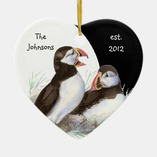 Aangepast gedateerd gezinsmonogram en Puffins voge Keramisch Ornament (Voorkant)