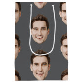 Aangepast gezicht gepersonaliseerde verjaardag huw medium cadeauzakje (Achterkant)