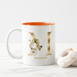 Aangepast goudalfabet M-monogram | Floral Pumpkin Tweekleurige Koffiemok