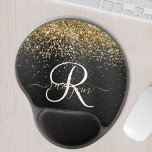 Aangepast goudglitter zwart monogram gel muismat<br><div class="desc">Pas dit trendy elegante gelmuismatje eenvoudig aan met een  gouden mousserend glitter op een zwarte geborstelde metalen achtergrond.</div>