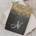 Aangepast goudglitter zwart monogram iPad air cover<br><div class="desc">Pas dit trendy elegante iPad-afdekontwerp met  gouden mousserende glitter op een zwarte geborstelde metalen achtergrond eenvoudig aan.</div>