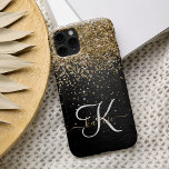 Aangepast goudglitter zwart monogram iPhone 14 pro max hoesje<br><div class="desc">Pas dit trendy elegante telefoondoosontwerp met  gouden mousserende glitter op een zwarte geborstelde metalen achtergrond eenvoudig aan.</div>