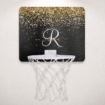 Aangepast goudglitter zwart monogram mini basketbalbord<br><div class="desc">Pas dit trendy elegante basketbalhoepontwerp met  gouden mousserende glitter op een zwarte geborstelde metalen achtergrond eenvoudig aan.</div>