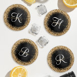 Aangepast goudglitter zwart monogram onderzetter set<br><div class="desc">Pas dit trendy elegante onderzetter-set eenvoudig aan met  gouden mousserende glitter op een zwarte geborstelde metalen achtergrond.</div>