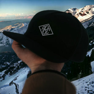 Aangepast grijs geborduurd Pet monogram op zwart P