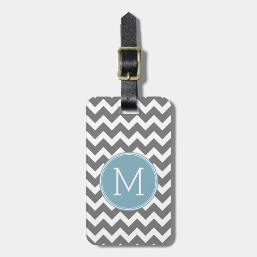 Aangepast grijs pastblauw Chevron Monogram Bagagelabel (Voorkant verticaal)
