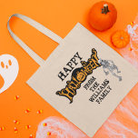 Aangepast halloween-skelet voor jaarlijkse feestda tote bag<br><div class="desc">Cool custom eenjarige familie Halloween party canvas tas met een griezelig skelet dat boven spooky sinaasappel en zwarte tekst hangt en een geweldige Jack O Lantern. Pas deze trick or treat tassen aan met uw big bash informatie voor al uw gasten.</div>