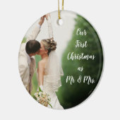 Aangepast huwelijk Eerste Kerstmis als Mr en Mrs. Keramisch Ornament (Links)