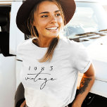 Aangepast jaar  40e geboorte Jubileum Cool T-shirt<br><div class="desc">Het Aangepast Jaar 40th Birthday of het Jubileum T-Shirt van de Koel met Elegant Boho Manuscript Typografie is de perfecte manier om een mijlpaal gebeurtenis te vieren. Dit T-shirt heeft een klassiek en tijdloos ontwerp met elegante boho script-typografie die een aanraking van verfijning aan de algemene blik toevoegt. Het T-shirt...</div>