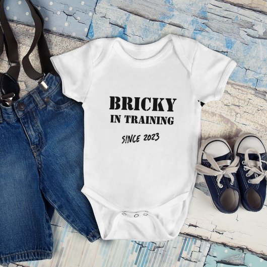 Aangepast jaar "Bricky in Training" Funny Bricklay Romper