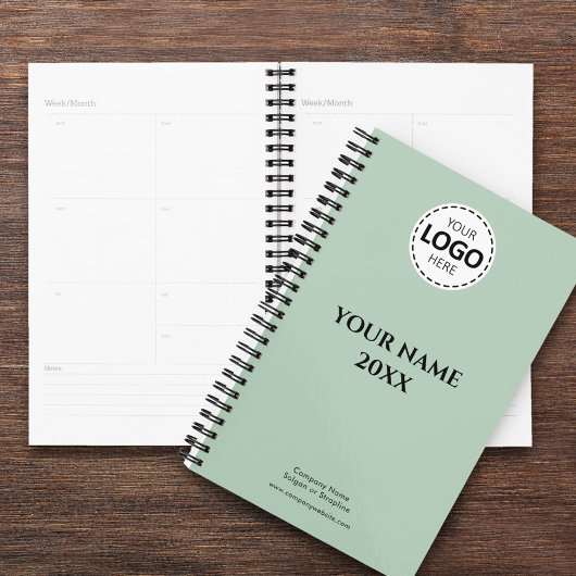 Aangepast Jaar, Logo, Naam & Tekst, Olijfgroen Dag Planner