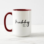 Aangepast Jaar Modern Manuscript Hubby Mok<br><div class="desc">Gepersonaliseerd deze tweetalige mok met je geoudheid jaar voor Hubby. Het elegante manuscript met gepersonaliseerde tekst maakt een attent geschenk.</div>