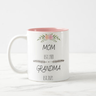 Aangepast jaar voor mam Grandma Est, bloemen Tweekleurige Koffiemok
