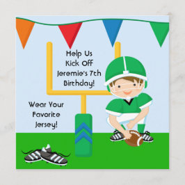 Aangepast jongetje in Green Football Birthday Invi Kaart