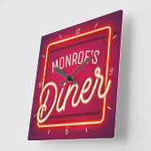 Aangepast JOUW NAAM Red Faux Neon Sign Retro Diner Vierkante Klok (Hoek)